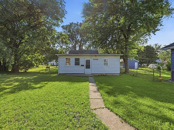 4th image of 3709 S Park Dr