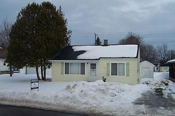 Perfect starter home or second home. Just a couple of blocks to downtown, Farmer's Market and Marina