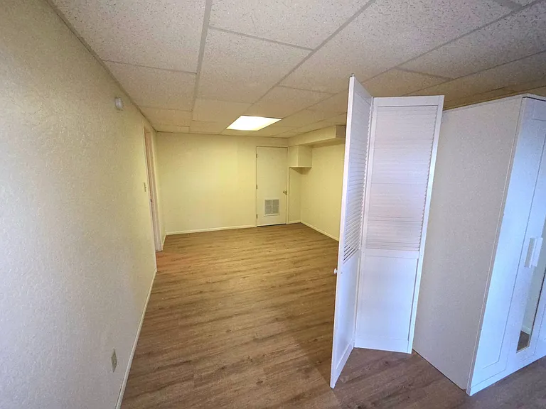 221 E Pine St — Photo 27