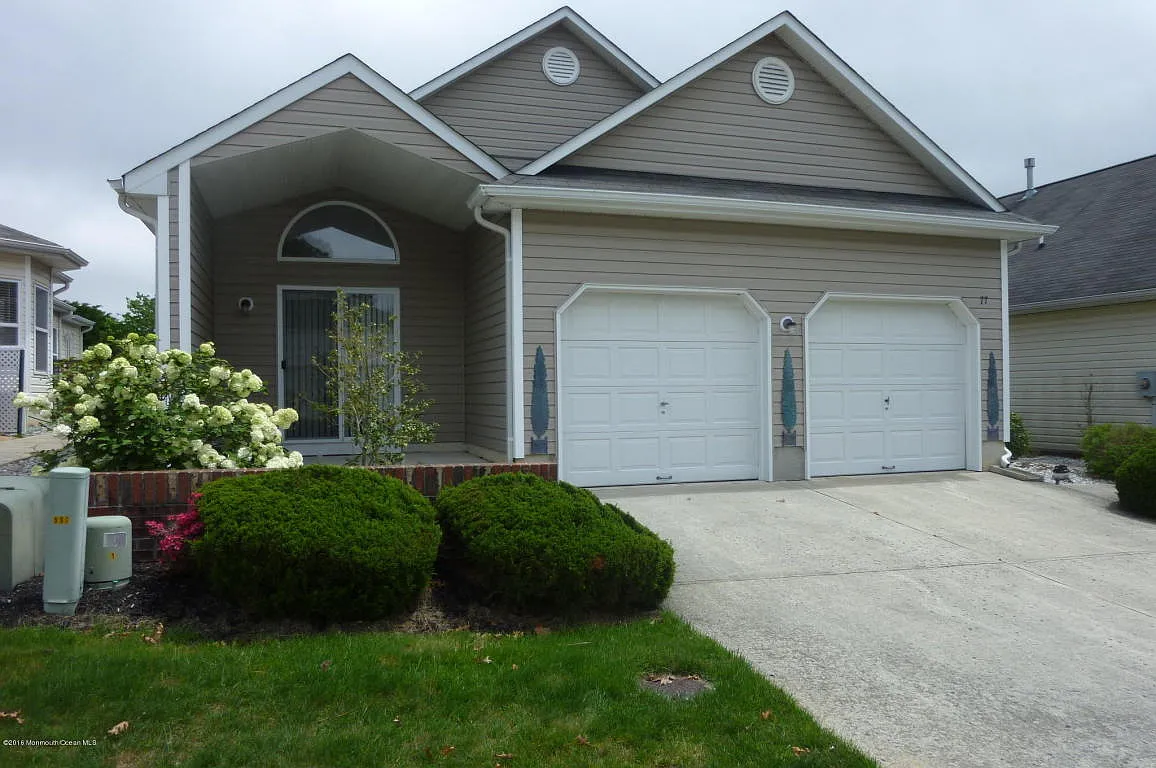 77 Summerhill Dr photo 1