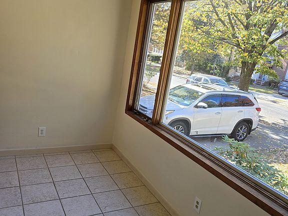 4th image of 33-19 164th St #1