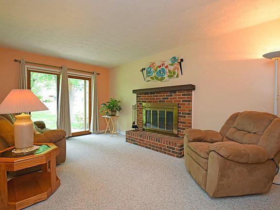 5th image of 874 Cedarhill Dr