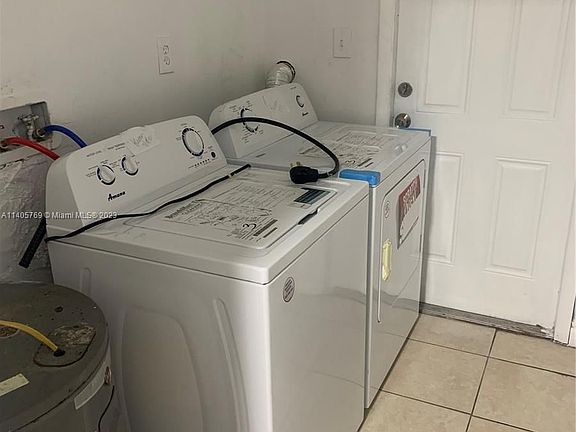 4th image of 900 NW 17th Ave