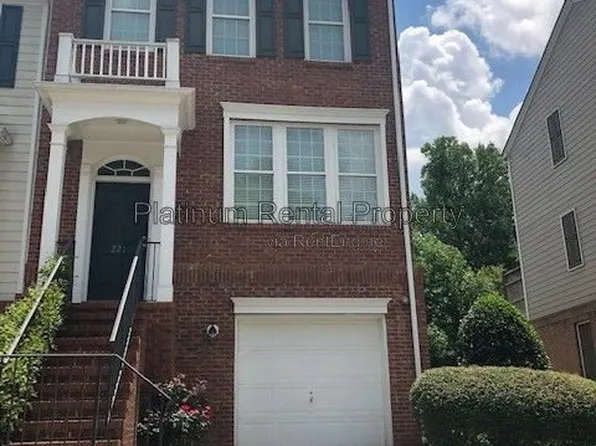 221 Balaban Cir, Woodstock, GA 30188