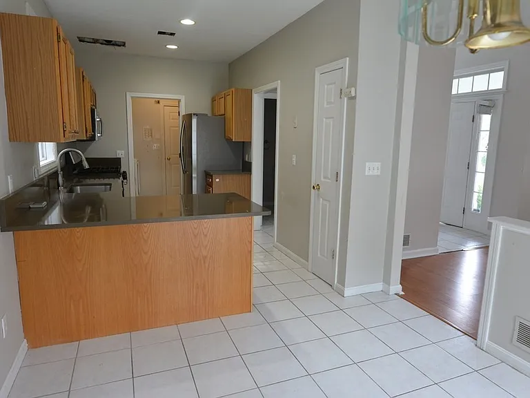 24 Ptarmigan Dr #24 — Photo 4