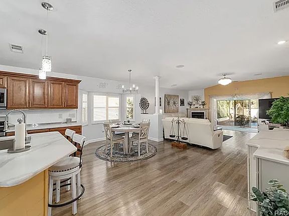 5th image of 1819 W Nicole Dr