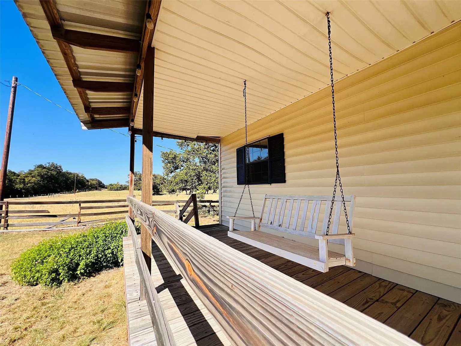 3 bed, 2.0 bath, 1040 sqft, $1,200 — Photo 2
