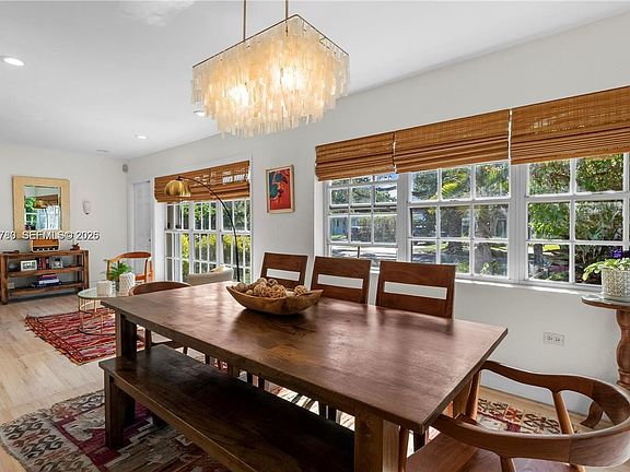 4th image of 1875 Alamanda Dr #1875