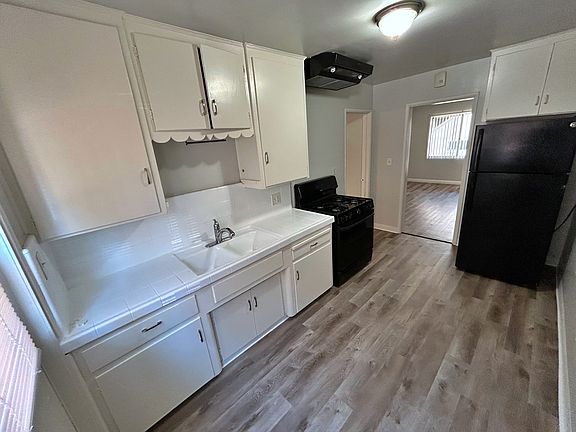 2nd image of 3126 Garrison St