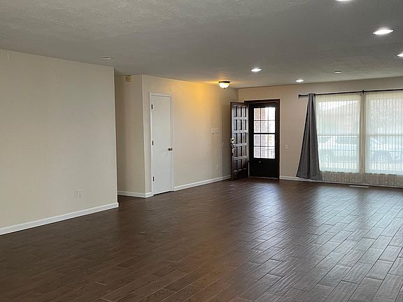 3rd image of 9416 Camino Del Sol NE
