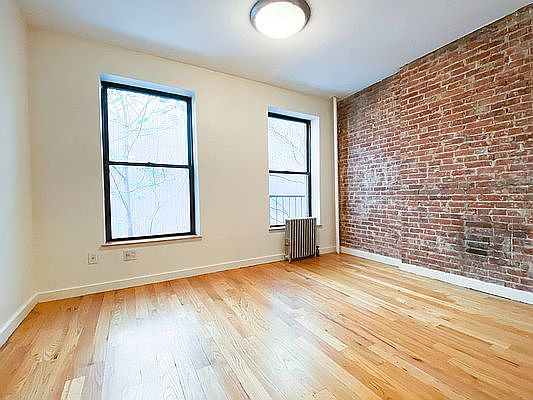 3rd image of 435 W 54th St APT 4D