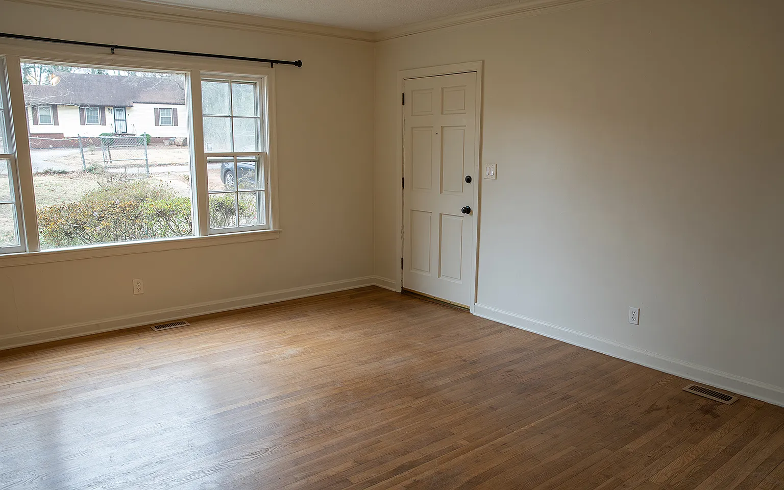 2 bed, 1600 sqft, $1,400 — Photo 2