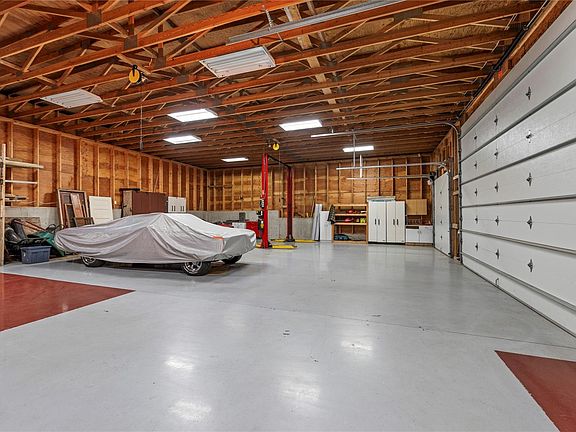 5th image of 446 Davis Rd