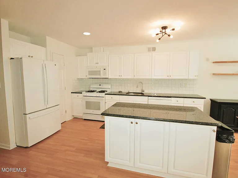 574 Beachway Ave #7 — Photo 4