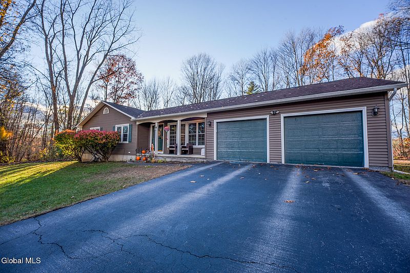 3rd image of 4 Hobbs Lane