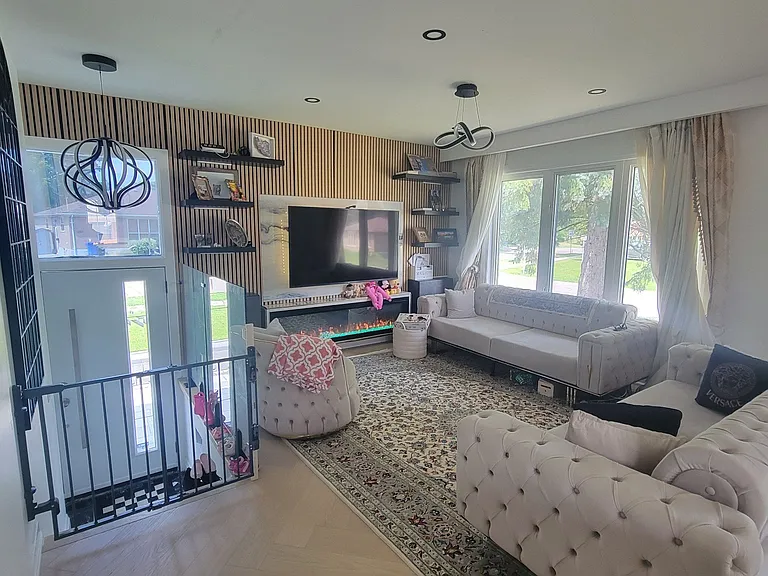 1 Huron Ct — Photo 2