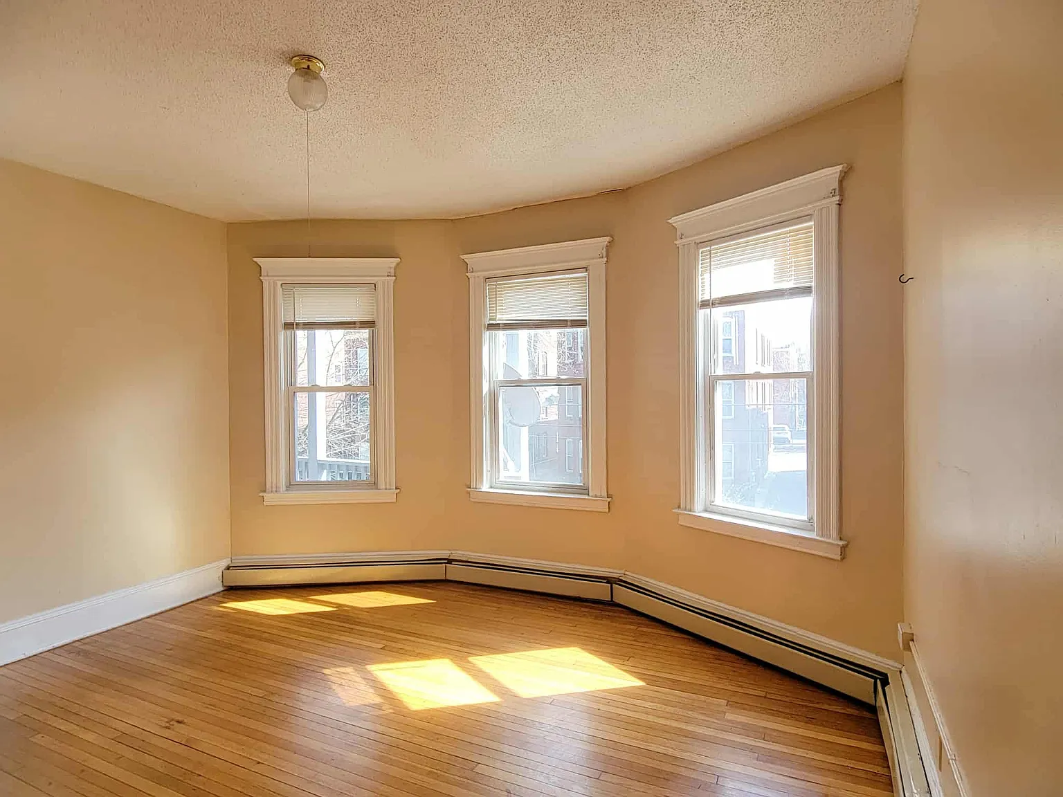 4 bed, 1500 sqft, $1,750 — Photo 1