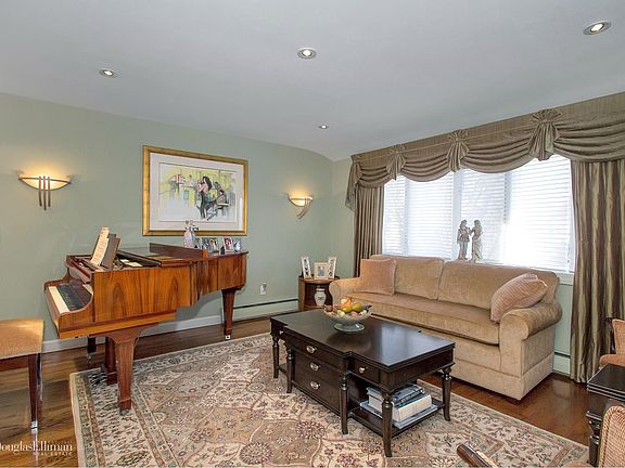 5th image of 69 Barry Ln E