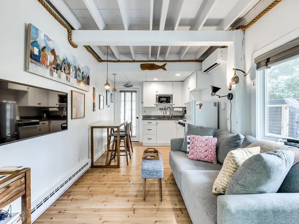 233 Bradford St APT 7, Provincetown, MA 02657