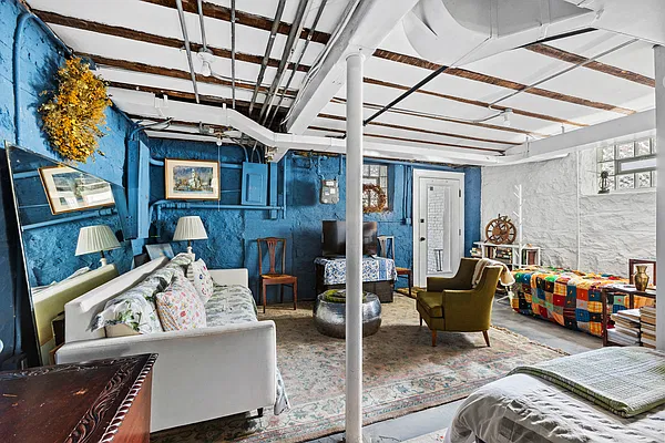 Sold by Compass | media 25