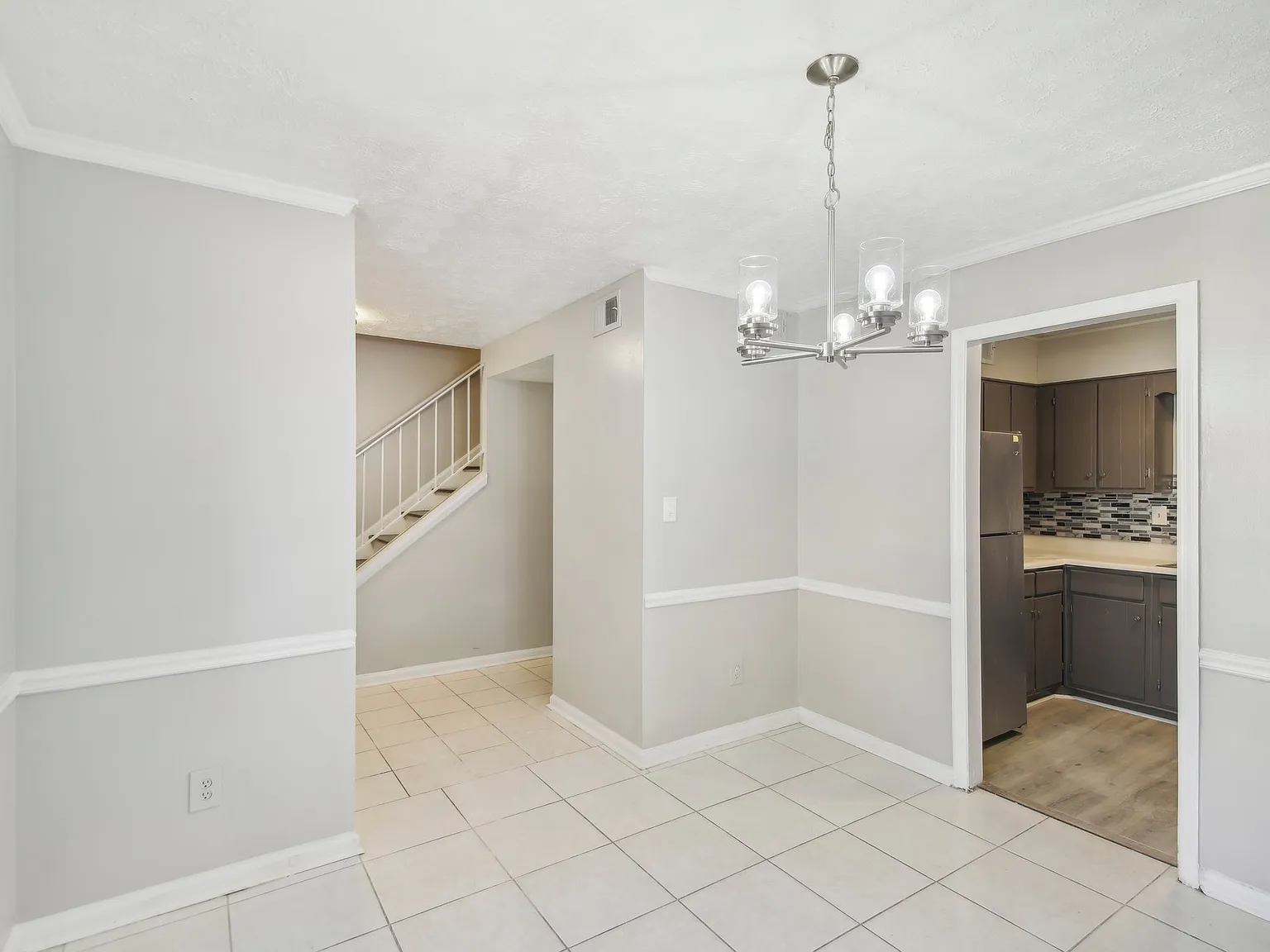 3 bed, 1.5 bath, $1,650 — Photo 2