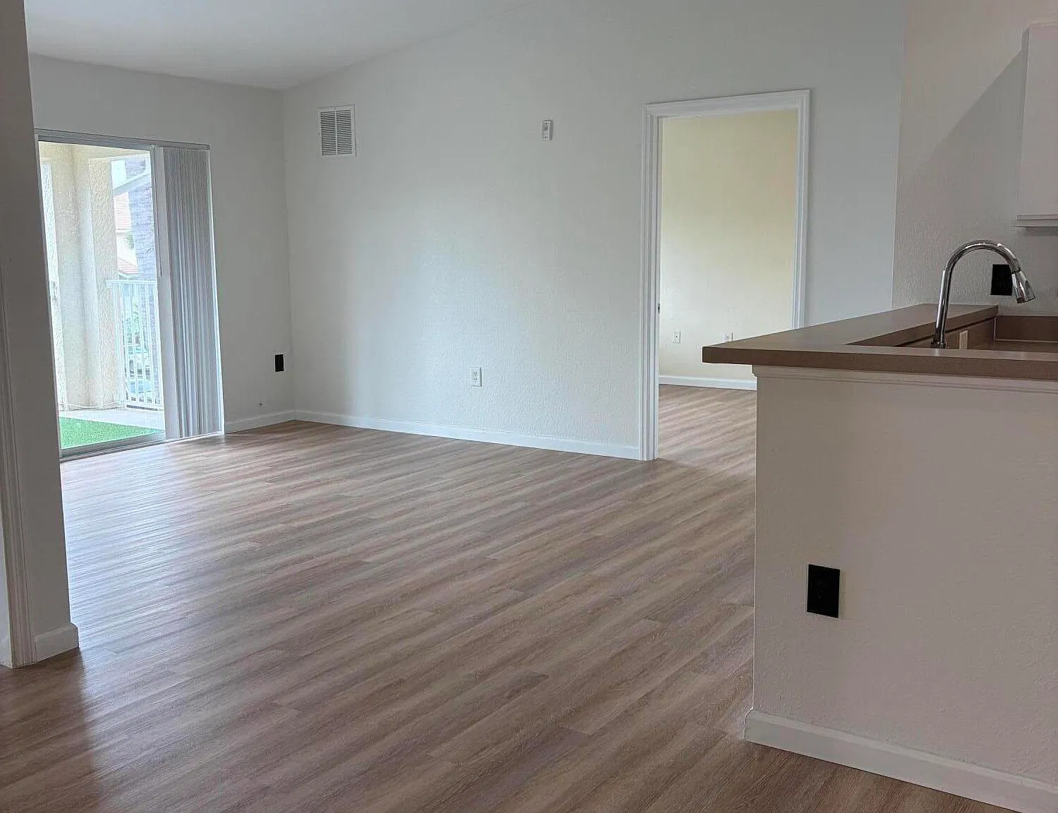 141 SW Palm Dr — Photo 4