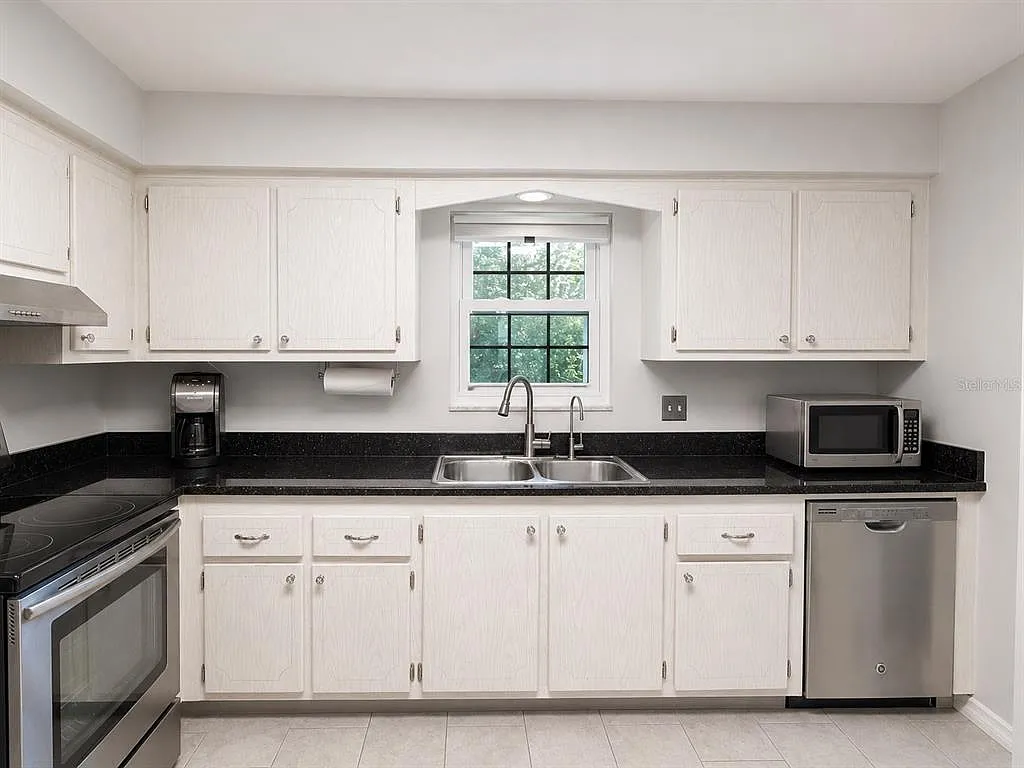 1 bed, 1.0 bath, 945 sqft, $1,550 — Photo 4