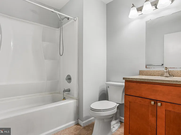 99 Sussex Pl — Photo 13