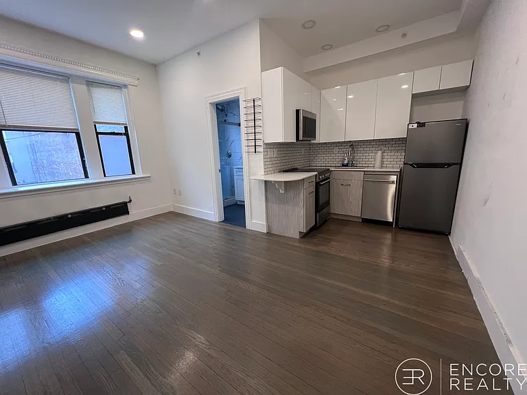 22 Queensberry St #B — Photo 1