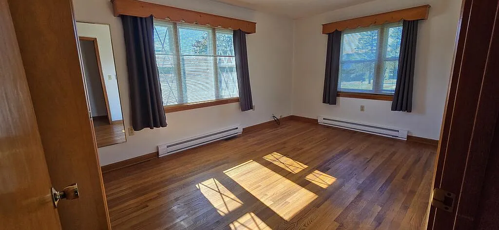 2 bed, 1.0 bath, 1260 sqft, $1,500 — Photo 2