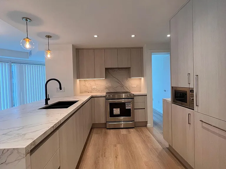 33 University Ave #1705 — Photo 24