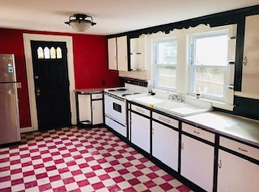 3rd image of 1089 Tobey St
