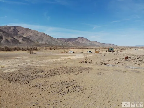 8 Rockland Dr, Yerington, NV 89447