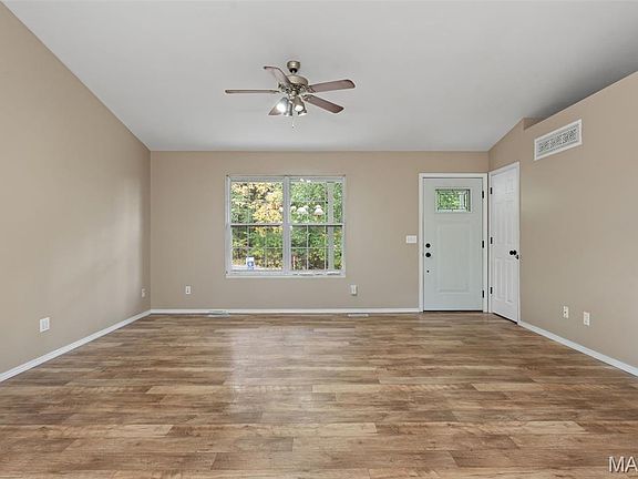5th image of 19 Choiceland Ct