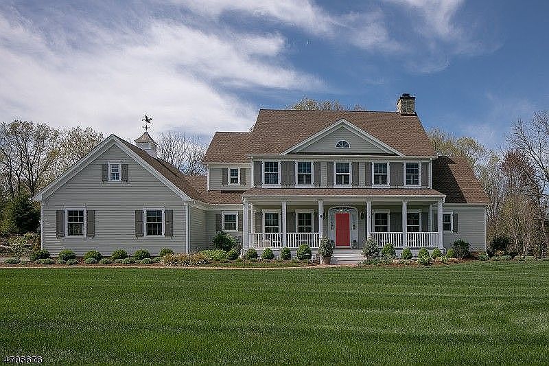1st image of 9 Blue Heron Ln