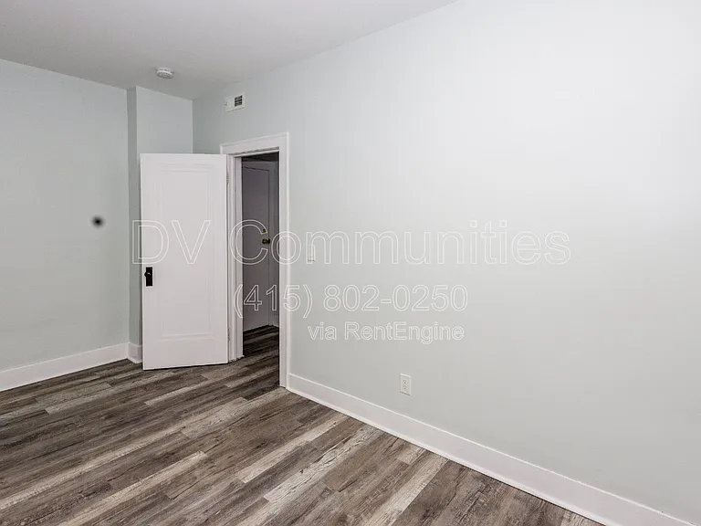 3296 E 149th St #4 — Photo 11