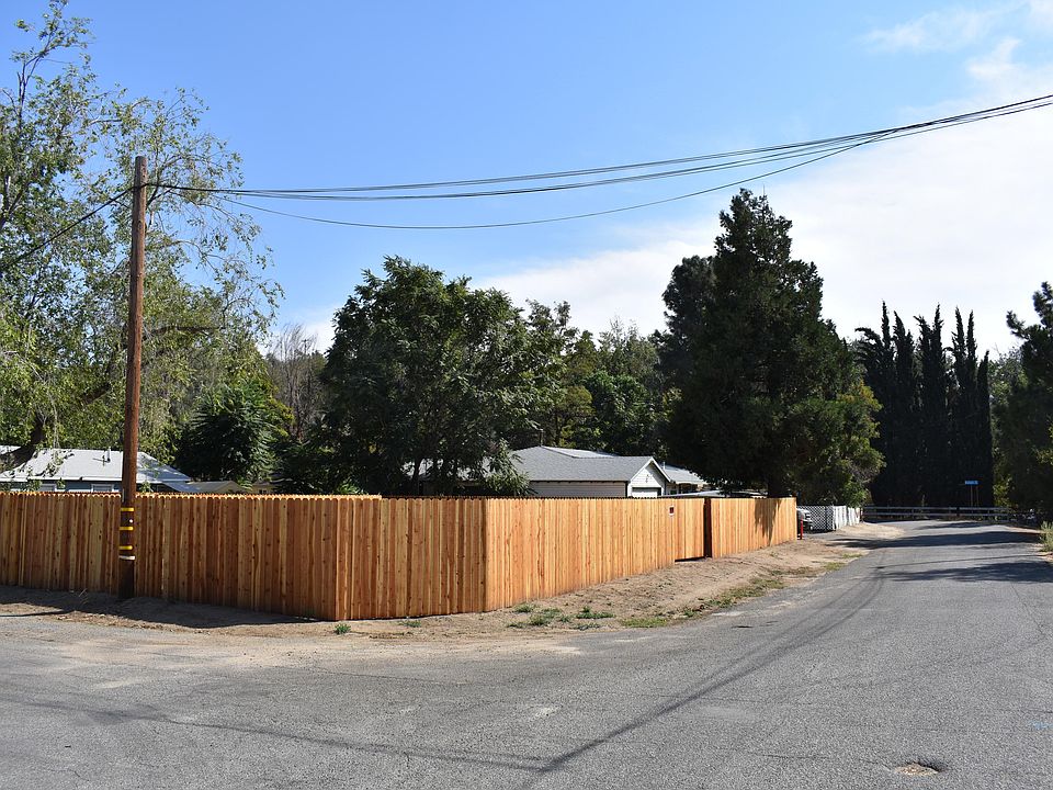 1st image of Cor Muir Dr Ellstree Dr