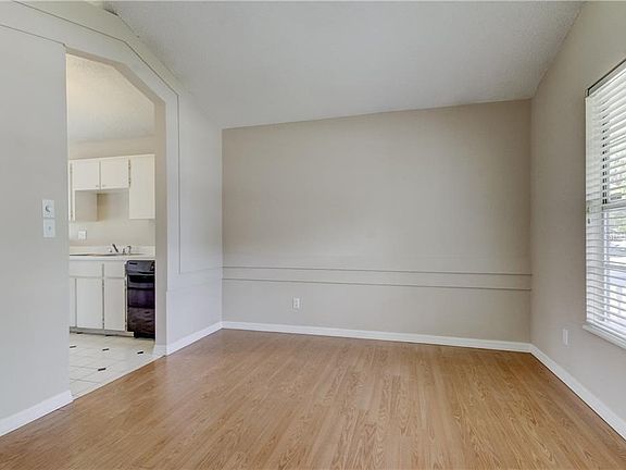 5th image of 2074 Bonnie Ave