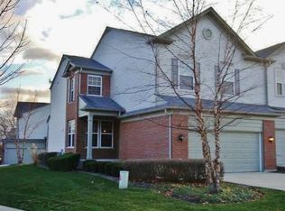 925 Kings Canyon Dr, Streamwood, IL 60107