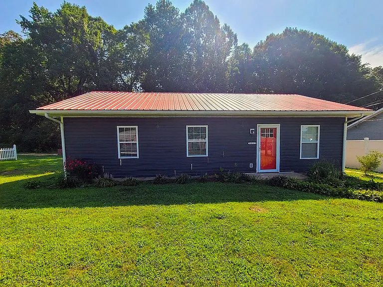 1645 Brown St — Photo 2
