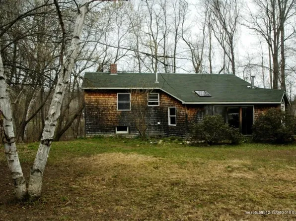 51 Pennell St, Skowhegan, ME 04976