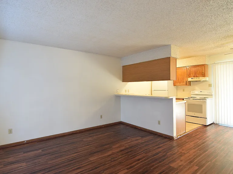 1626 Kelly Dr — Photo 7