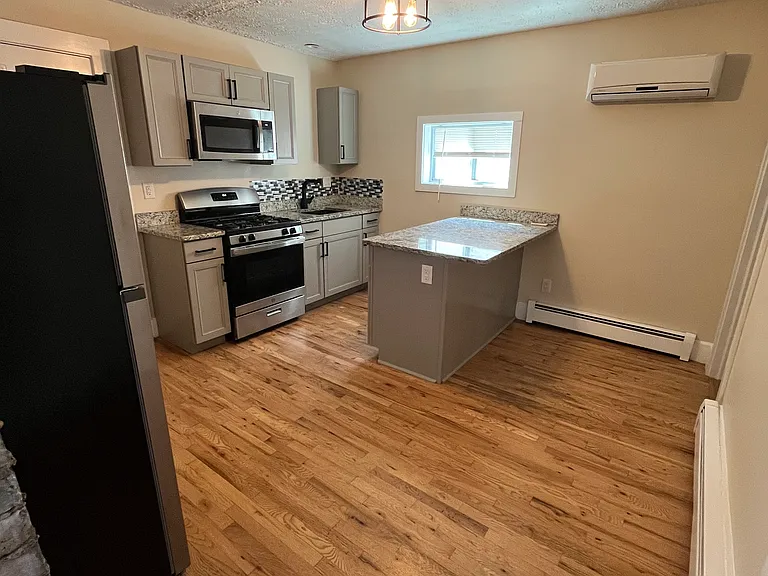 400 S Main St #1 — Photo 1