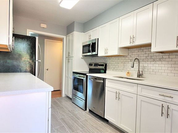3rd image of 5611 Alta Vista Rd
