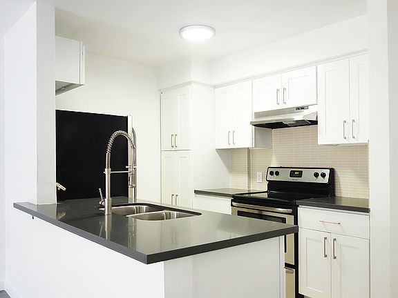 2nd image of 1601 N Poinsettia Pl #215
