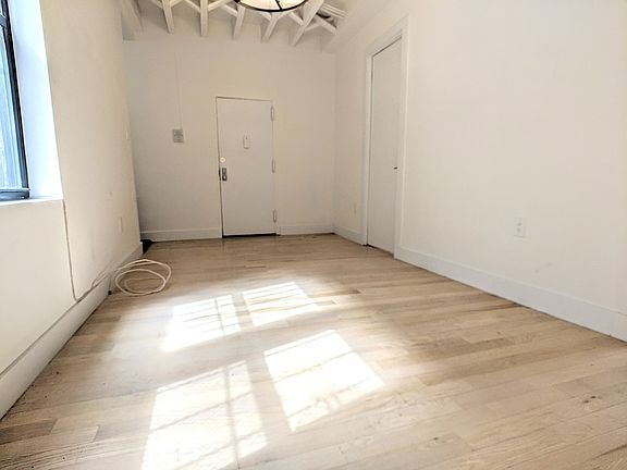 3rd image of 246 Bainbridge St APT 1A