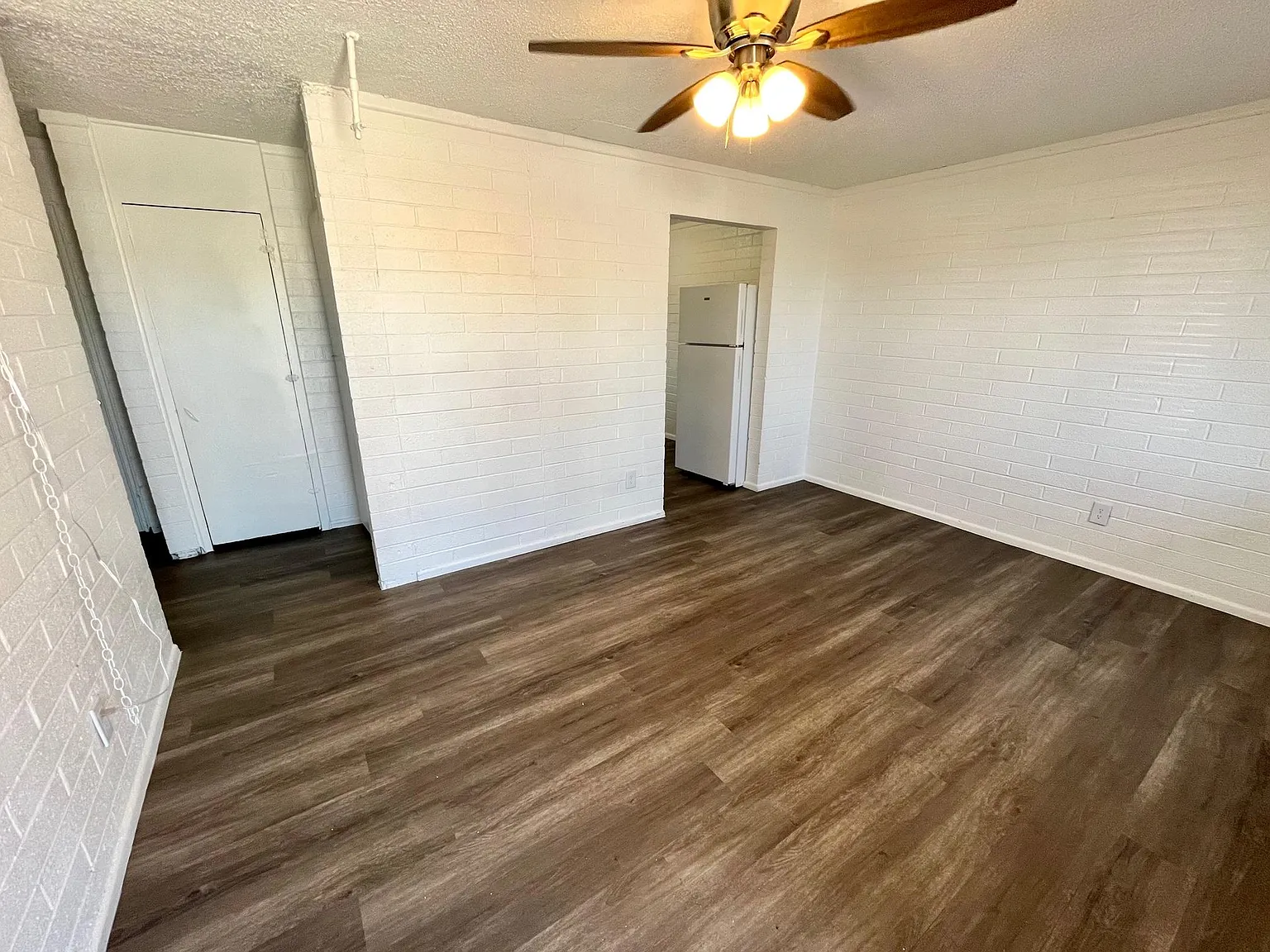 2 bed, 715 sqft, $1,045 — Photo 1