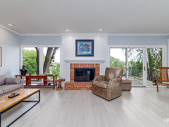 4th image of 816 W Avenue D