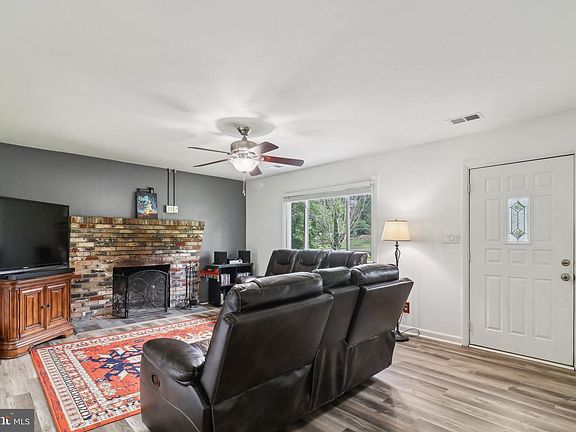 5th image of 12 Turner Dr