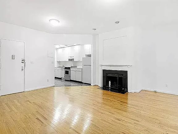 2nd image of 40 E 65th St #4-R